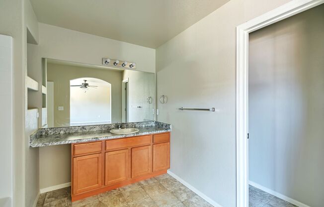Beautiful end unit in gated Villa Mirage