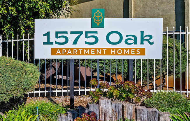 Sign for 1575 Oak Apartment Homes