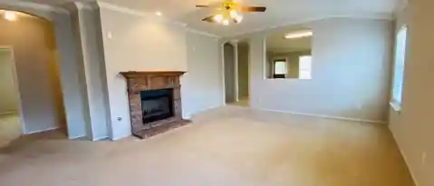 207 GOLDEN GATE DR