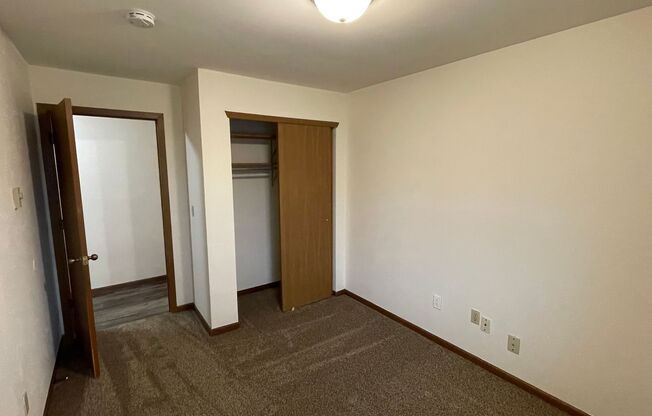 3 beds, 1 bath, 1,040 sqft, $1,800, Unit 3156-105