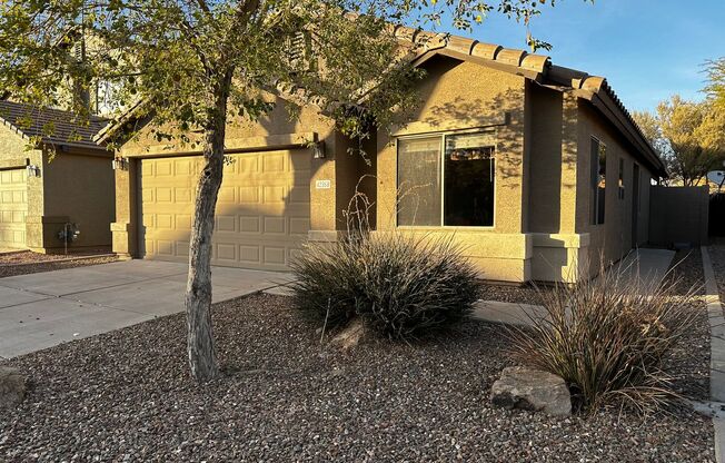 3 Bedroom 2 Bath Single Level Home In Maricopa!