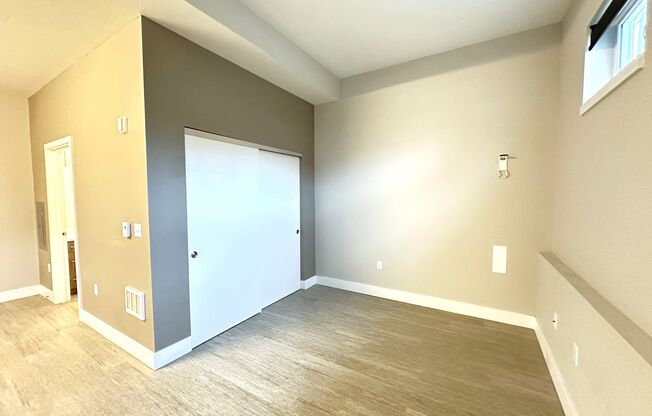 Studio, 1 bath, 361 sqft, $1,310, Unit 104