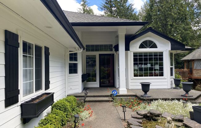 One-level 3 bdrm, 2.5 bath, 1.2 acre Retreat in Town