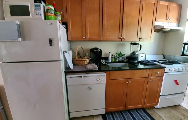 2 beds, 1 bath, $2,970, Unit 4