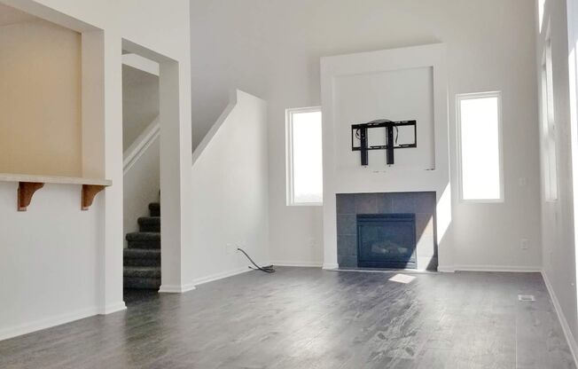 Move in Ready! - Tumwater Hill home with 3 bedroom 2.5 baths, Tumwater School District.