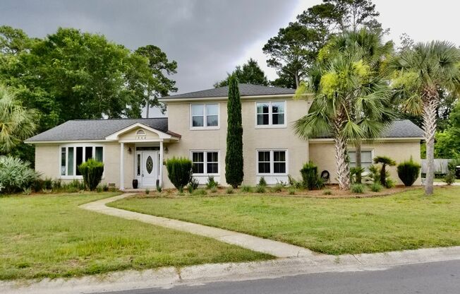 Gorgeous 4 Bedroom Home with Saltwater Pool - Mt. Pleasant