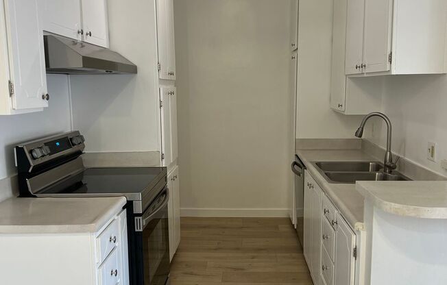 1 bed, 1 bath, 700 sqft, $1,895, Unit 8