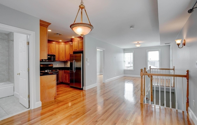 168 W 9 ST