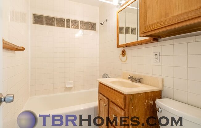 3 beds, 1 bath, $2,100