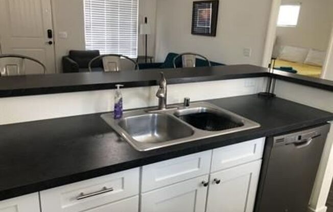 2 beds, 2 baths, 800 sqft, $1,495, Unit Unit 4