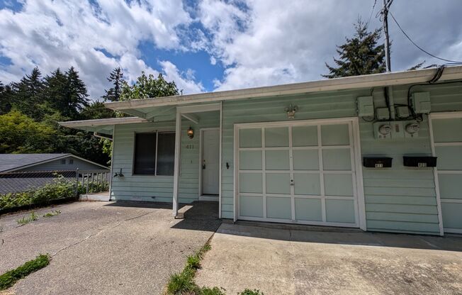 Two Bedroom Duplex in the Heart of Bremerton, Available Now - Short Term Okay!