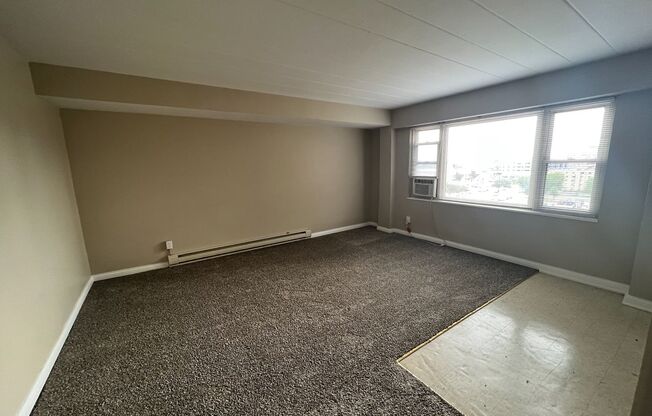 Studio, 1 bath, 370 sqft, $595, Unit 903