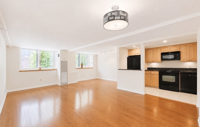 2 beds, 1.5 baths, 1,454 sqft, $2,300, Unit 204