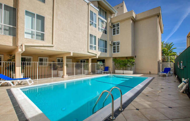 Apartment Building in Los Angeles Pool