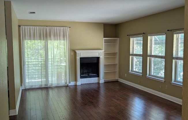 Creekridge - Hyde Park - 45 / Duval - Exclusive 2bd / 2ba - Gated - W/D - $1900