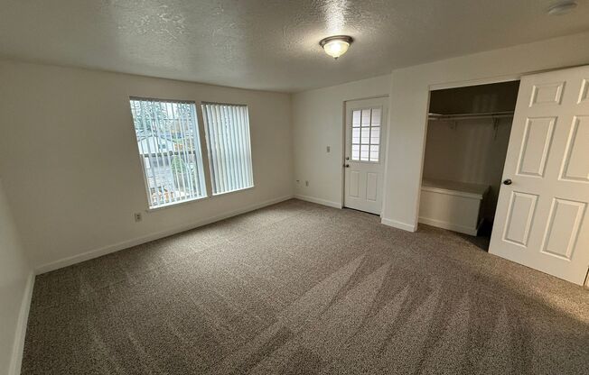 3 beds, 2 baths, 1,200 sqft, $1,695, Unit 38