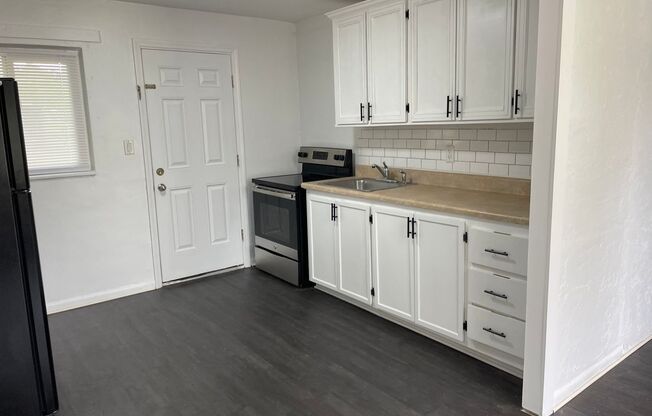 Ocala - 2 Bedroom, 1 Bath Duplex!