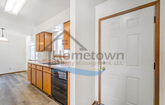 2 beds, 1 bath, 960 sqft, $1,275, Unit F1