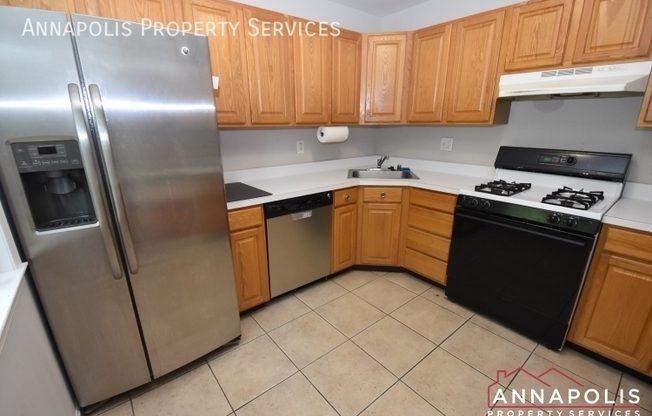 641 OAKLAND HLS CT