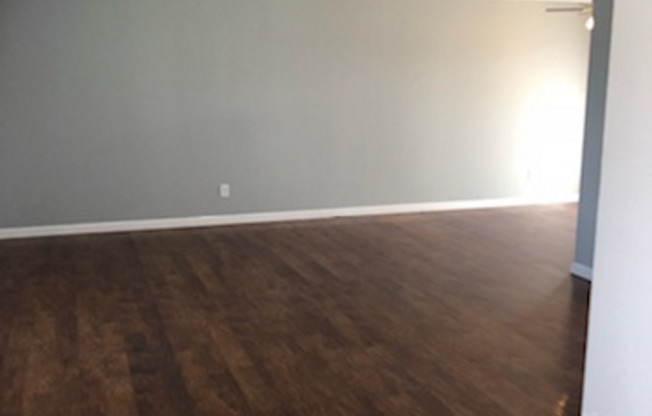 2 beds, 1 bath, 945 sqft, $1,575, Unit 037