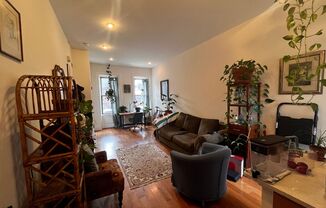 Bright and spacious one bedroom unit in a great location in Brewerytown