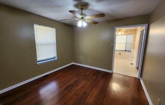 3 beds, 2 baths, $1,600