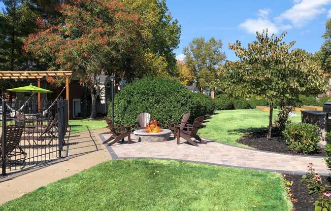 landscaped green space on the Littlestone Apartments property in Gallatin, TN