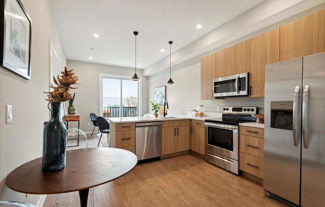 2 beds, 2 baths, 895 sqft, $2,150, Unit Unit 404