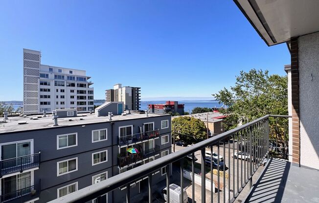 620 5 AVE W