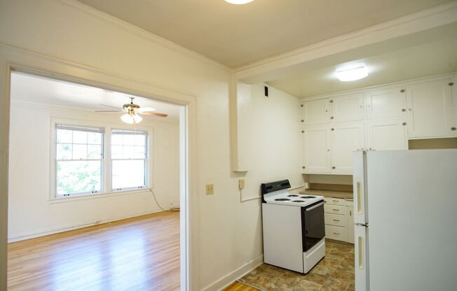 Lease this Dreamy & Spacious Hosford-Abernethy Studio