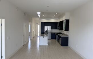 Beautiful 2+2, Bonus Room & balcony in PLAYA VISTA, every amenity, top floor