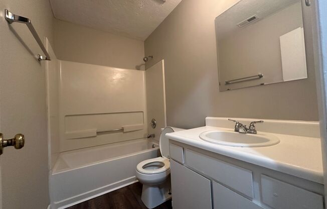 3 beds, 2 baths, $1,300