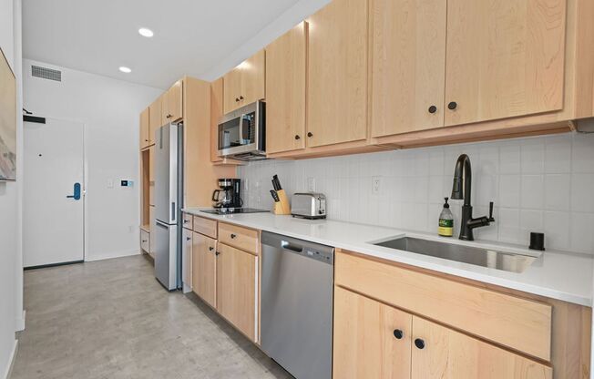 Studio, 1 bath, 380 sqft, $1,295, Unit 214