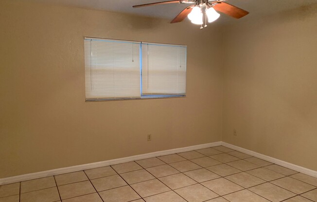 2 beds, 1 bath, 868 sqft, $1,100, Unit 4044 NE 1 DR