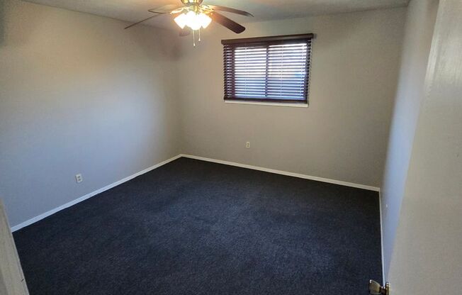 2 beds, 1 bath, $900, Unit 6N