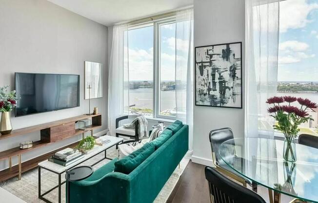 525 W 36 ST