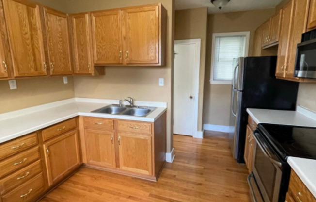 3 beds, 1 bath, 1,152 sqft, $1,350