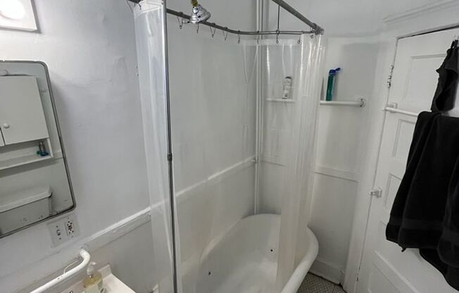 2 beds, 1 bath, 1,000 sqft, $1,948, Unit 3035 N. Calvert St. C4