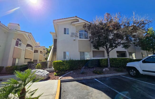 A Fabulous 2 Bedroom Condo with a Garage in the Heart of Summerlin!!!