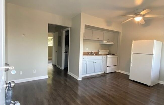 1 bed, 1 bath, 450 sqft, $850, Unit 20