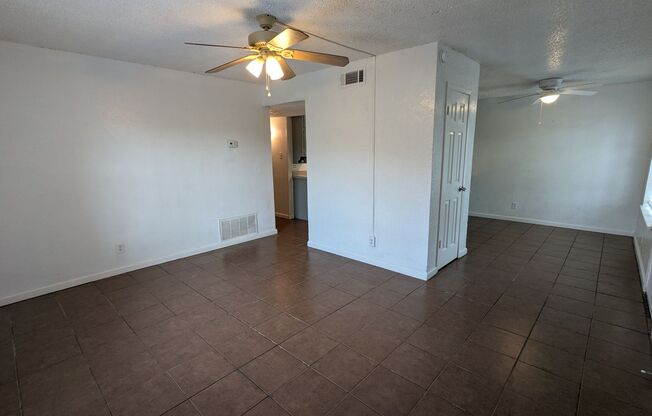 Cozy 2 Bedroom Duplex in the Hulen Area