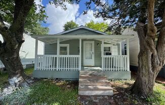 Downtown, 2 bedroom cottage
