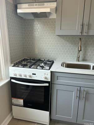 2 beds, 1 bath, $2,900