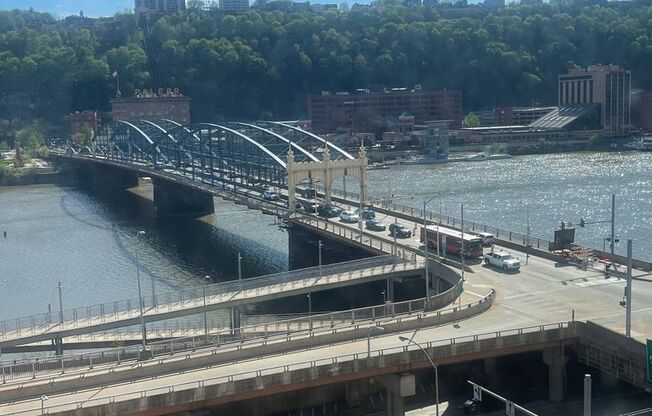 2 beds, 1.5 baths, 850 sqft, $1,995, Unit 605