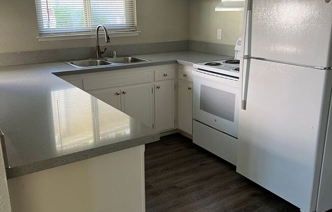 2 beds, 2 baths, 950 sqft, $1,600, Unit 85