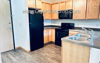 Marcy Holmes/Dinkytown 2nd Floor, 2 Primary Baths, Dishwasher, 1 Parking Space, 1 Month Free