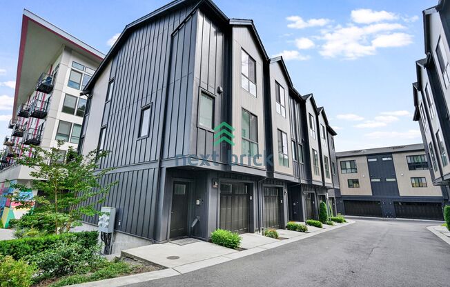 2 beds and 2.5 bath Modern Townhome Downtown Bothell -Exceptional Walkability Available Now!