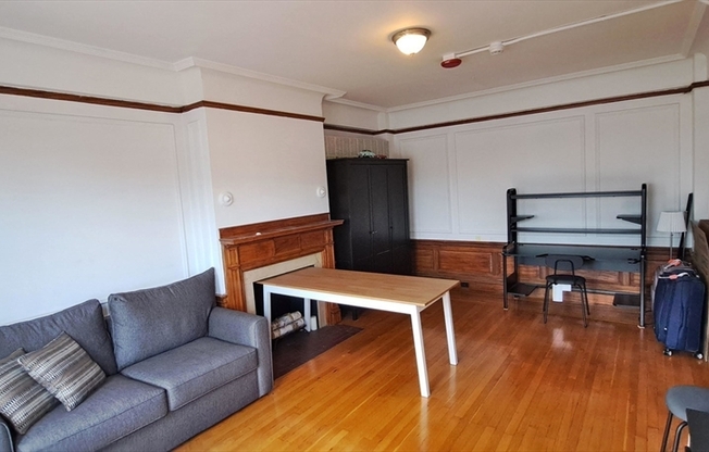 1 bed, 1 bath, 725 sqft, $3,000, Unit 44