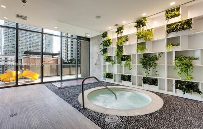 2 beds, 2 baths, 924 sqft, $5,200, Unit 45 SW 9th St # 1508