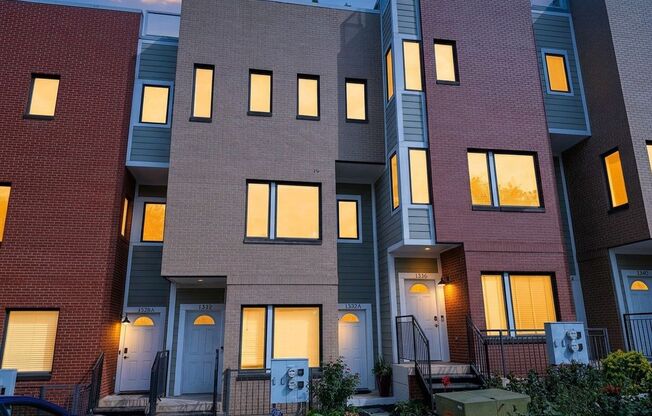 Townhome Style Condo with Parking